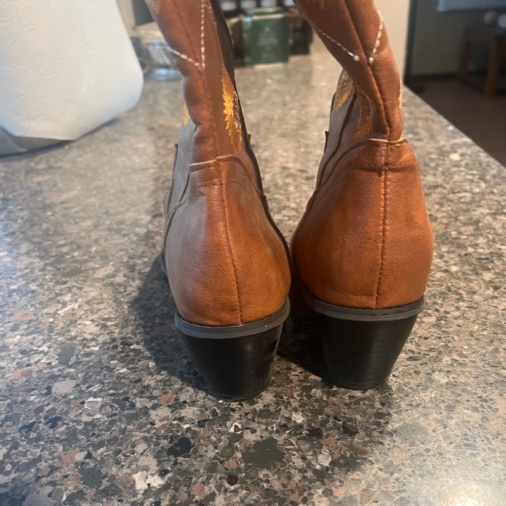 Shein Flower Cowboy Boots - Picture 5 of 6